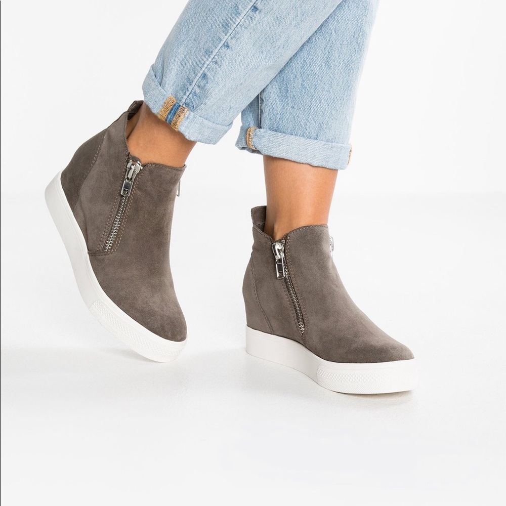 BRAND NEW Grey Steve Madden Wedgies Size 6/7
